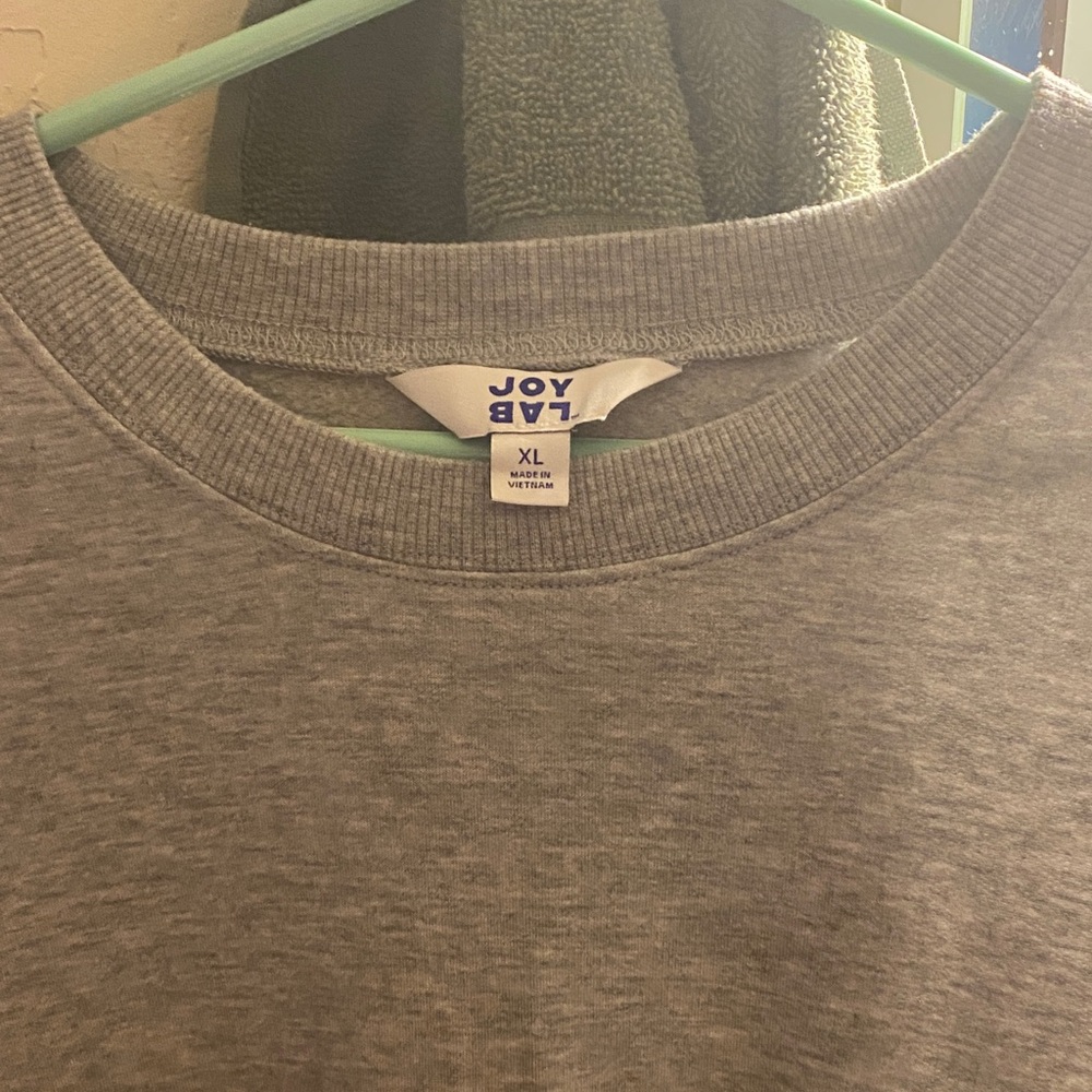 JoyLab women’s Heather Gray Crewneck Sweater